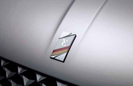 Spolupráce DS a PRE zpříjemní a usnadní používání elektrických a hybridních vozu DS zákazníkům z celé ČR.