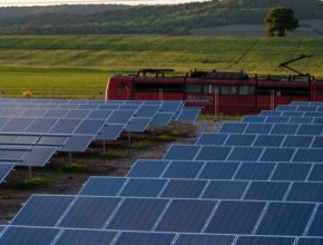 solární elektrárna solární panely články výroba elektřiny obnovitelné zdroje