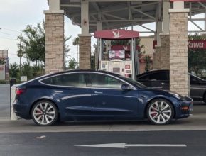 auto elektromobil Tesla Model 3
