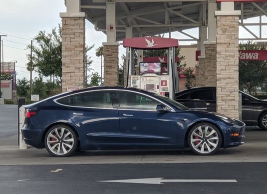 auto elektromobil Tesla Model 3
