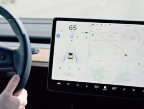 auto elektromobily Tesla software