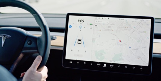 auto elektromobily Tesla software