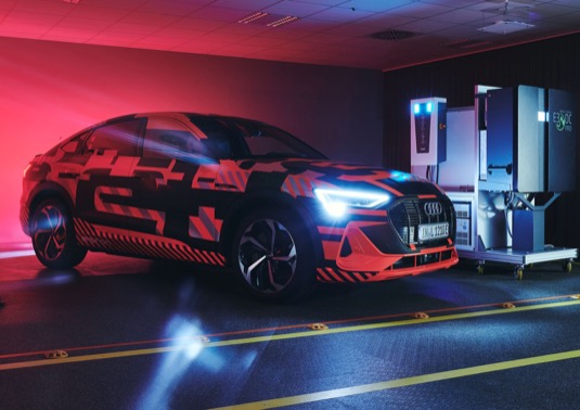 auto elektromobil Audi e-tron