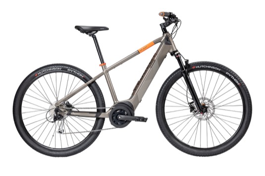 Design kol eT01 (e = elektrický, T = trekking) Crossover staví na baterii Bosch PowerTube vestavěné v rámu. Výkonné motory Bosch a široké pneumatiky posilují jejich trekkingové vlastnosti.