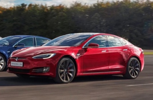 auto elektromobil Tesla Model S