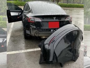 auto elektromobil Tesla Model 3 zadní nárazník