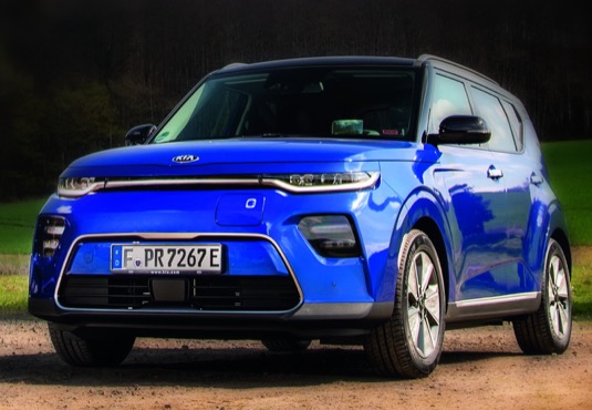 Tržní podíl vozů Kia v Evropě během první poloviny roku 2020 vzrostl na 3,5 %. Prodeje elektrifikovaných vozů Kia i přes celkový pokles trhu rostou o 17,6 %. Hybridy a elektromobily nyní tvoří plnou čtvrtinu evropských prodejů značky Kia. Prodeje čistých elektromobilů oproti roku 2019 rostou o 65 %; počty prodaných plug-in hybridů o 29,4 %.
