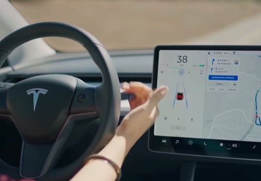 Tesla Autopilot systém