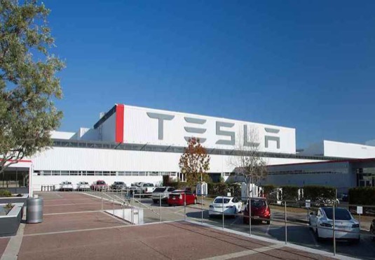 továrna Tesla ve Fremontu v Kalifornii