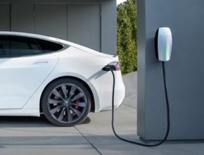Nabíjení elektromobilu Tesla Model S
