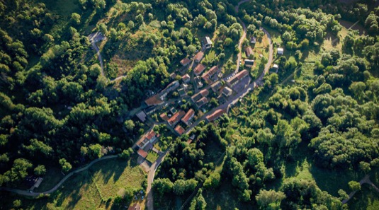 Malebné francouzské městečko Appy v Ariège ve Francii patří mezi tamní nejodlehlejší místa.
