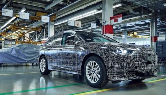 auto elektromobil BMW iNext iX