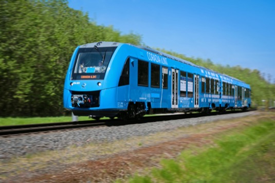 Vodíkový vlak Coradia iLint společnosti Alstom už jezdí v Německu, testuje se také v Nizozemsku.