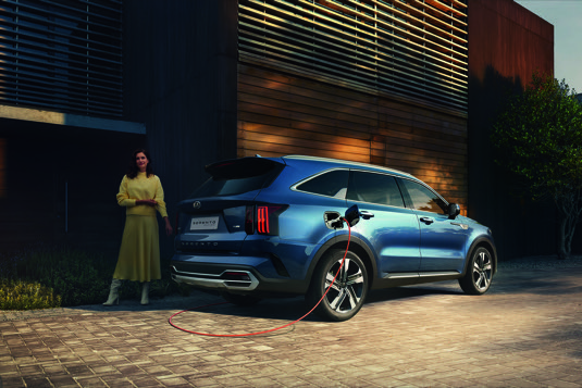 Přeplňovaný hybridní pohon kombinuje bateriový modul o kapacitě 13,8 kWh, elektromotor o výkonu 66,9 kW, motor 1,6 litru T-GDI a šestistupňovou automatickou převodovku