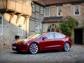 auto elektromobil Tesla Model 3