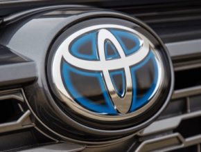 auto Toyota logo vývoj baterií fluor-iontové