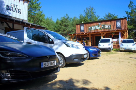 Organizátoři očekávají účast až stovky elektromobilů