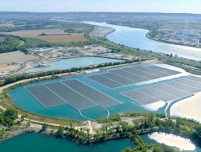 O'MEGA1 je první solární fotovoltaická plovoucí elektrárna v Evropě. Má výkon 17 MW a vyrostla v jižní Franii, mezi městy Orange a Avignon.