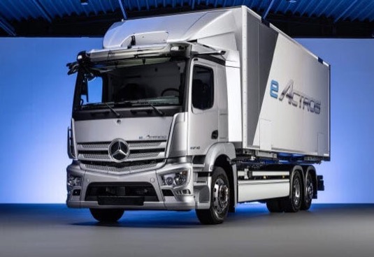 Na začátku roku 2018 oslavil výrobce světovou premiéru kompletně zdokonaleného modelu Mercedes-Benz eActros, který od podzimu 2018 absolvuje intenzivní praktické testy u zákazníků. Poznatky ze zkušebního provozu u zákazníků jsou od té doby přímo využívány ke zdokonalování prototypů, aby dosáhly vyzrálosti vozidla pro sériovou výrobu.