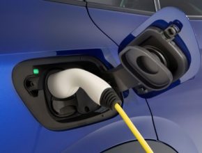 Jak bude vypadat mobilita budoucnosti? A je česká metropole připravena na exponenciální růst počtu elektromobilů, který nás v nejbližších letech pravděpodobně čeká? I to jsou otázky, které zazněly na konferenci Elektromobilita 2020, která proběhla ve čtvrtek v karlínském hotelu Olympic.