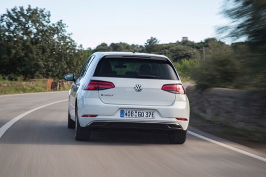 auto elektromobily Volkswagen e-Golf Uber Berlín