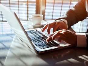 Pokud se budete chtít dozvědět více informací o tomto produktu, navštivte web www.kb.cz/ccm, kde najdete i kontakty na jednotlivé pracovníky Corporate Cash Managementu KB, případně využijte mailový kontakt ccm@kb.cz.