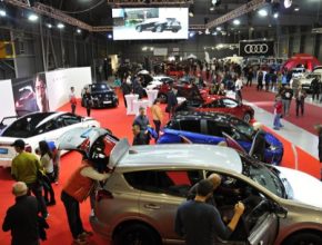 Na výstavišti v Letňanech se představí modely nejvýznamnějších světových automobilek, vozítka na alternativní pohony i výkonné dobíjecí technologie.