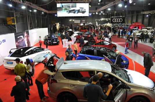 Na výstavišti v Letňanech se představí modely nejvýznamnějších světových automobilek, vozítka na alternativní pohony i výkonné dobíjecí technologie.