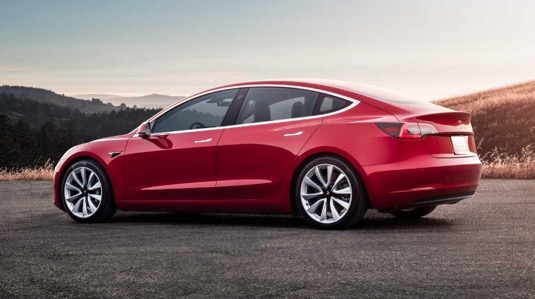 auto elektromobil Tesla Model 3