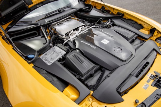 Výměnou za přístup k novým technologiím a komponentům dostane Mercedes-Benz nové akcie Aston Martinu; dodávka technologií i komponent proběhne na základě odsouhlasených obchodních podmínek.