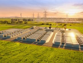 Instalace nové baterie má začít na konci roku 2021. Investorem je francouzská společnost Neoen, která mimo jiné provozuje největší australskou solární elektrárnu.