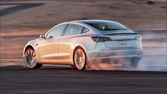 auto elektromobil Tesla Model 3