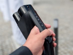 auto tesla elektromobily supercharger nabíjecí stanice konektor v3