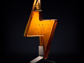Tesla tequila v úžasné lahvi