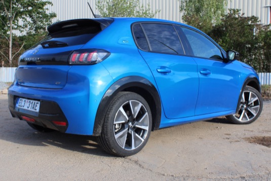 auto elektromobil Peugeot e-208