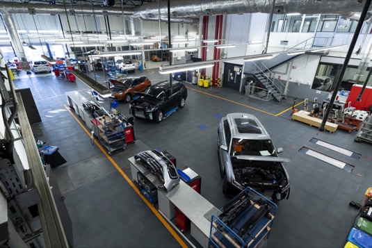 V provozech, umístěných v technickém centru SEAT, testuje motory pro několik značek koncernu Volkswagen 200 zaměstnanců 24 hodin denně