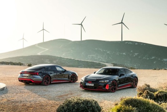 Závod Neckarsulm vyrobil první elektromobil Audi v Německu. Prodejci Audi začnou přijímat objednávky na jaře 2021.
