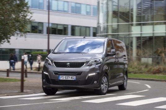 Nový e-Expert je šestým vozem Peugeot korunovaným prestižní trofejí International Van of the Year od jejího vzniku v roce 1992.