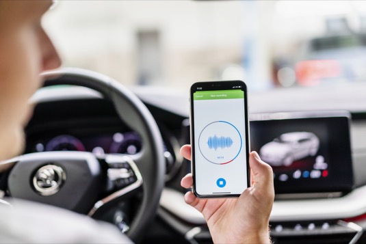 Cena PIONIER je součástí ceny CONNECTED CAR-Award, kterou Auto Bild a Computer Bild uděluje už posedmé. V rámci čtenářské ankety účastníci zvolili nejslibnější trendy budoucnosti a největší inovace. Za mimořádné nápady, projekty a koncepty udělují oba odborné tituly redakční cenu PIONIER-Award.