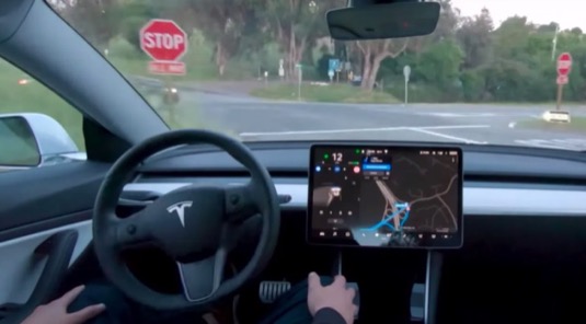 auto elektromobil Tesla Model 3 FSD Full Self-Driving