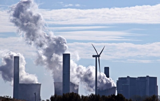 Hrozí Česku dotování fosilních zdrojů? Vzhledem k doporučení konce uhlí v roce 2038 je to možné.