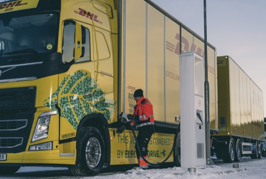 DHL Freight, jeden z předních poskytovatelů dálkové nákladní přepravy v Evropě, a společnost Volvo Trucks uzavřela partnerství, aby urychlily zavádění elektrických nákladních vozidel určených pro regionální přepravu v Evropě.