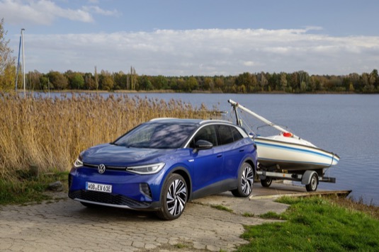 Úvodní limitovanou edici ID.4 1st střídají v předprodeji standardní modely. Druhý model z rodiny průkopnických elektromobilů ID. je na českém trhu k dispozici již od 991 900 Kč včetně DPH.