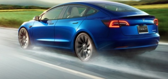 auto elektromobil Tesla Model 3