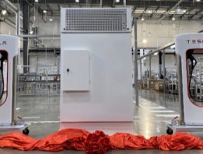 nabíjecí stojan Tesla Supercharger V3