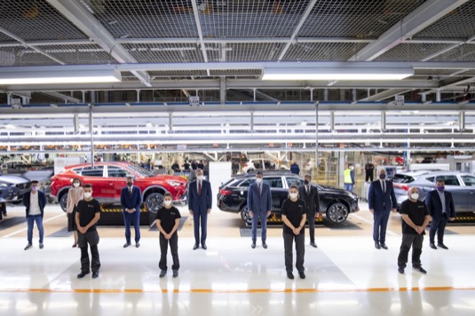 Volkswagen již loni oznámil záměr investovat 5 miliard eur do elektromobility do roku 2025.