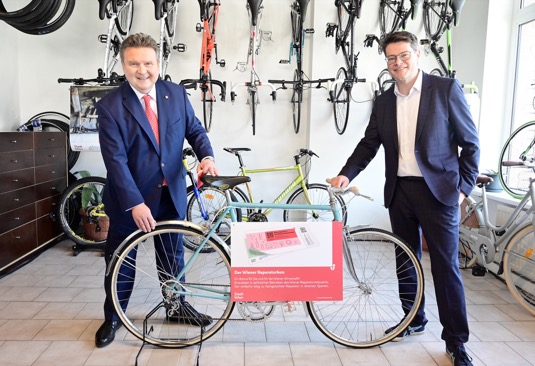 Vídeňský starosta Michael Ludwig a vídeňský radni Jürgen Czernohorszky