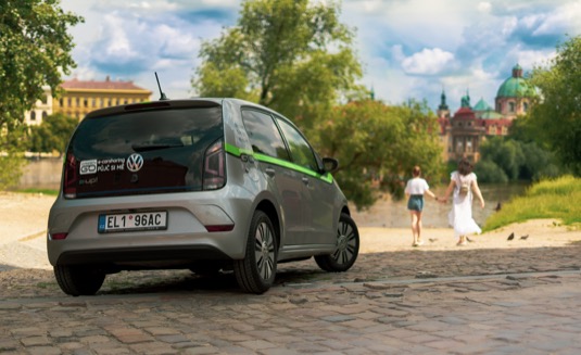 Počet elektromobilů autopůjčovny GreenGo se za posledních dvanáct měsíců zdvojnásobil a ke dvěma stovkám elektromobilů VW e-UP! nyní přibude ještě třicet elektrických vozů Škoda Citigo e iV.