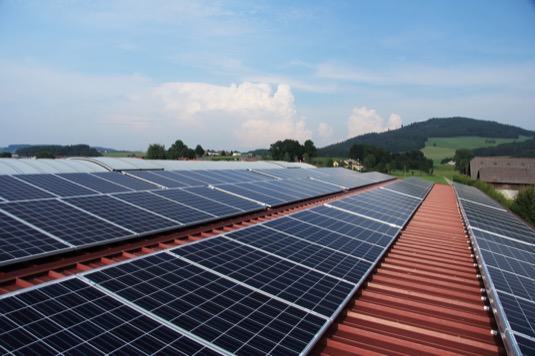 Praha střešní solární elektrárna fotovoltaika