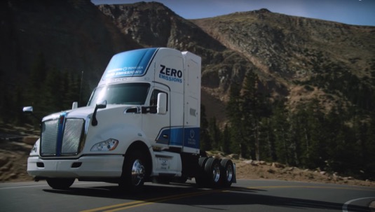 Vodíkový náklaďák od Toyoty a Kenworth na Pikes Peak